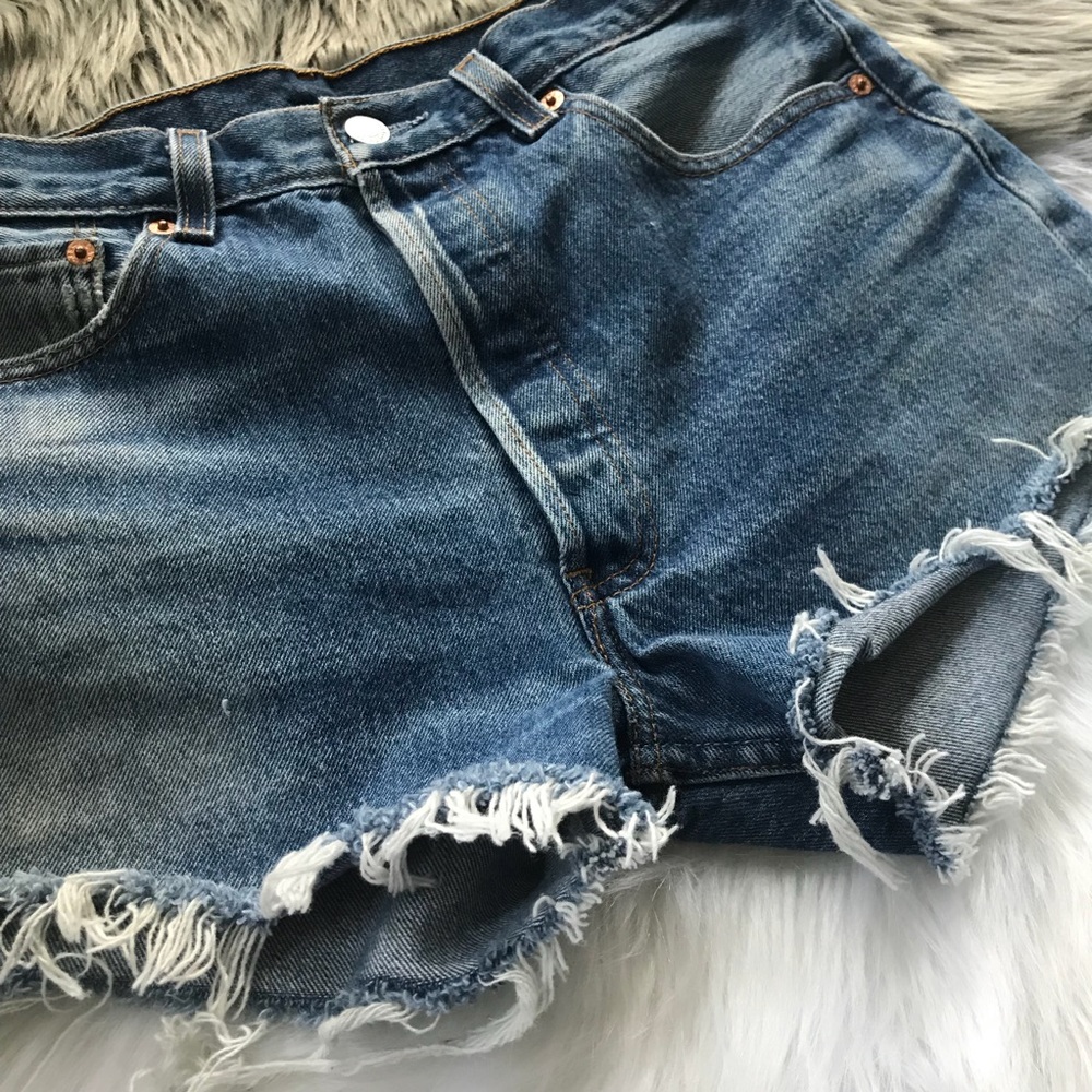 Levi’s 501 Renewed High Waist Cutoff Jean Shorts - Picture 6 of 7